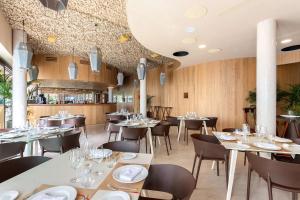 Restauracja lub miejsce do jedzenia w obiekcie Higuerón Hotel Curio Collection by Hilton