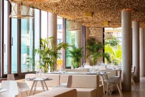Restauracja lub miejsce do jedzenia w obiekcie Higuerón Hotel Curio Collection by Hilton