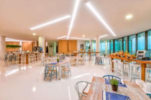 Restauracja lub miejsce do jedzenia w obiekcie Higuerón Hotel Curio Collection by Hilton