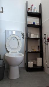 A bathroom at Rheingau Vinegard Getaways Holiday Rental
