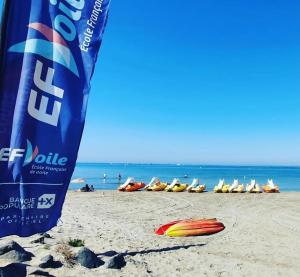 a can of pepsi on the beach with chairs at Studio Chaleureux au Cap d’Agde in Cap d'Agde