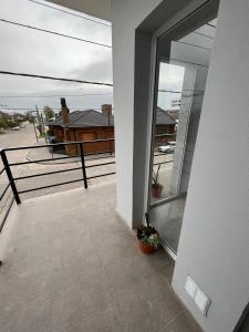 Μπαλκόνι ή βεράντα στο Departamento nuevo con balcón