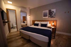 Leblon Design Hotel客房内的一张或多张床位