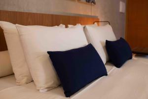 Leblon Design Hotel客房内的一张或多张床位