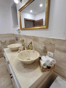 a bathroom with two sinks and a mirror at Sika Palladium Central Apartment in Arad