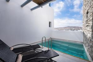 Bazén v ubytovaní Hosting Moments Private Pool Holiday Home alebo v jeho blízkosti