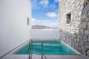 Bazén v ubytovaní Hosting Moments Private Pool Holiday Home alebo v jeho blízkosti