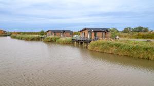 a row of houses on the side of a river at Lakeside Fishing Cabins in Boston