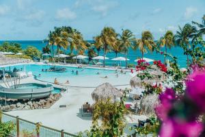 Sundlaugin á "Studio Bellevue" Terrasse et Deck vue mer-Accès piscine eða í nágrenninu