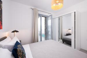 Posteľ alebo postele v izbe v ubytovaní Hosting Moments Private Pool Holiday Home
