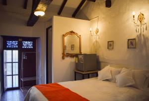 Postel nebo postele na pokoji v ubytování HOTEL CHORRO DE LUZ
