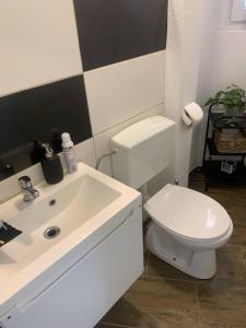 Koupelna v ubytování Apartament HOTEL LIMON + 37 fotografií