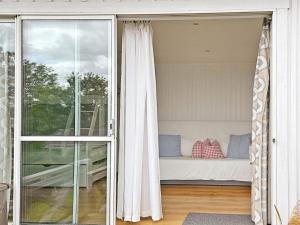 Habitación con cama y puerta corredera de cristal en 9 person holiday home in UGGLARP, en Ugglarp
