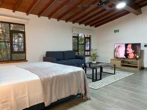 Postel nebo postele na pokoji v ubytování Apt Palos Altos Poblado, a distancia caminando de restaurantes + 23 fotografií