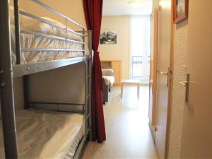 a room with two bunk beds and a hallway at Appartement Vars, 1 pièce, 4 personnes - FR-1-330B-211 in Vars