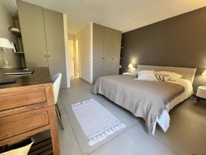 a bedroom with a bed with a dresser and a drawer at Villa de Luxe 4 Chambres avec Piscine Chauffée et Aménagements Haut de Gamme, La Croix-Valmer - FR-1-726-32 in La Croix-Valmer +27 photos