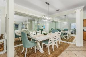 a dining room with a table and chairs at Sunshine Daydream our Beautiful Monthly Pool Home! home in Fort Myers