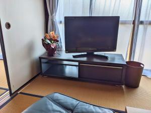 TV o dispositivi per l'intrattenimento presso ステイ和屋Ooasa徳島で家族とのんびりできる和室宿