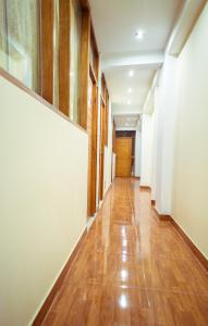 a long hallway with wooden floors and white walls at CASA ESTEVES in Ollantaytambo