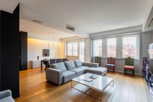 a living room with a couch and a table at Splendid house Buenos Aires Piazza Lima in Milan