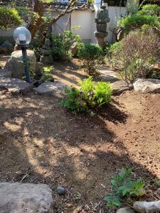 Aed väljaspool majutusasutust Luxury Japanese Villa with Garden Near Kansai Airport & Premium Outlets 和風庭園豪邸
