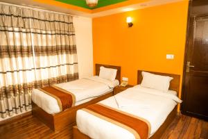 Letto o letti in una camera di Kathmandu Peace Hotel