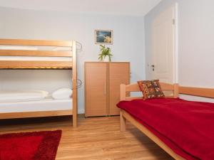 a bedroom with two bunk beds and a red rug at Ferienwohnung Erika in Gollwitz