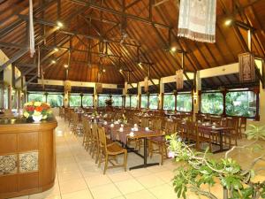 Majoituspaikan Club Bali Suite Legian ravintola tai vastaava paikka