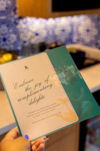 Кровать или кровати в номере The Astor - All Suites Hotel Candolim Goa
