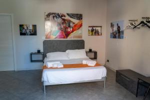 a bedroom with a bed with two towels on it at Click Art & Room in Trabia