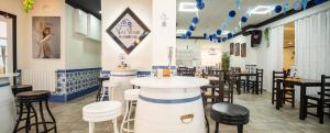 Reštaurácia alebo iné gastronomické zariadenie v ubytovaní Hostal Valdepeñas by Bossh! Hotels