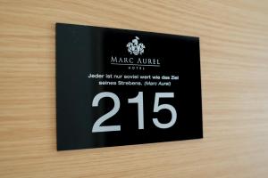 Certifikat, nagrada, logo ili neki drugi dokument izložen u objektu Hotel Marc Aurel