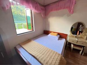 Katil atau katil-katil dalam bilik di Ba Bể Homestay