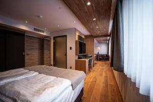 Tempat tidur dalam kamar di Kulmberghaus Resort