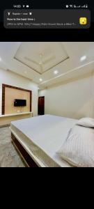Voodi või voodid majutusasutuse OYO Hotel Keshar Palace And Lodging toas