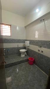 Koupelna v ubytování SPOT ON Rajyog Resort