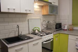 Virtuvė arba virtuvėlė apgyvendinimo įstaigoje Mokotów Rooms For You