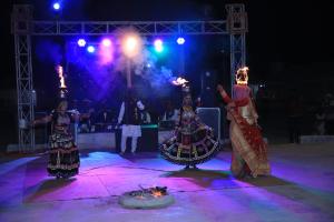 Гости, отседнали в Melody Moon Desert Camp & Resort