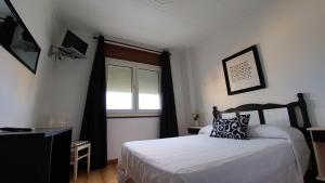 Postel nebo postele na pokoji v ubytování Hostal Don Pepe + 17 fotografií