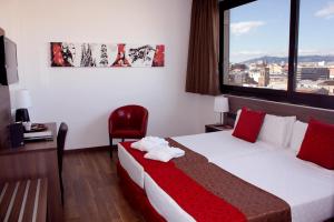Postel nebo postele na pokoji v ubytování Hotel Best 4 Barcelona