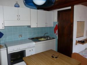 A kitchen or kitchenette at Monolocale San Teodoro