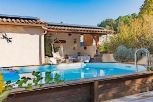a swimming pool in the backyard of a house at Petit coin de paradis Périgourdin in Montrem