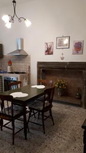 Kuchyňa alebo kuchynka v ubytovaní LA CASA SOTTO IL CASTELLO