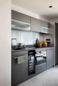 Kuchyň nebo kuchyňský kout v ubytování MGM Hôtels & Résidences - Hôtel Alhéna