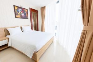 Postel nebo postele na pokoji v ubytování Bella Hotel Bai Sau Vung Tau