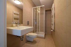 A bathroom at Apartamenty Sun & Snow Bukowa Góra