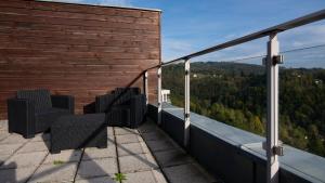 A balcony or terrace at Apartamenty Sun & Snow Bukowa Góra