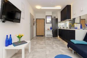 Kuchyň nebo kuchyňský kout v ubytování Hugo Apartment by Noclegi Renters + 15 fotografií
