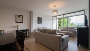 A seating area at Apartamenty Sun & Snow Bukowa Góra
