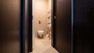 A bathroom at Apartamenty Sun & Snow Bukowa Góra
